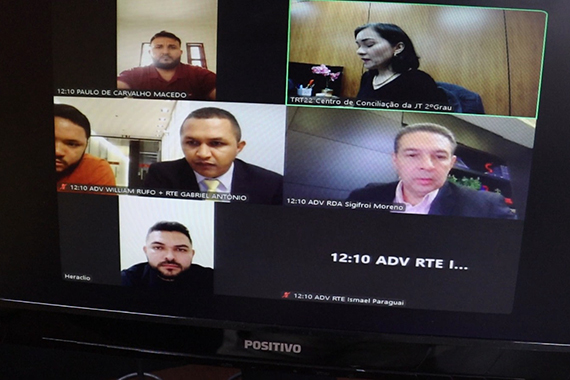 Reunião para realizar acordo durante mutirão de conciliação no TRT-22 (PI) 