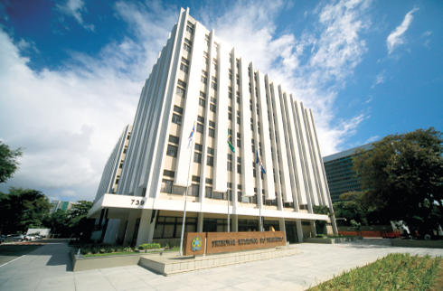 Fachada do prédio do TRT-6 (PE). 