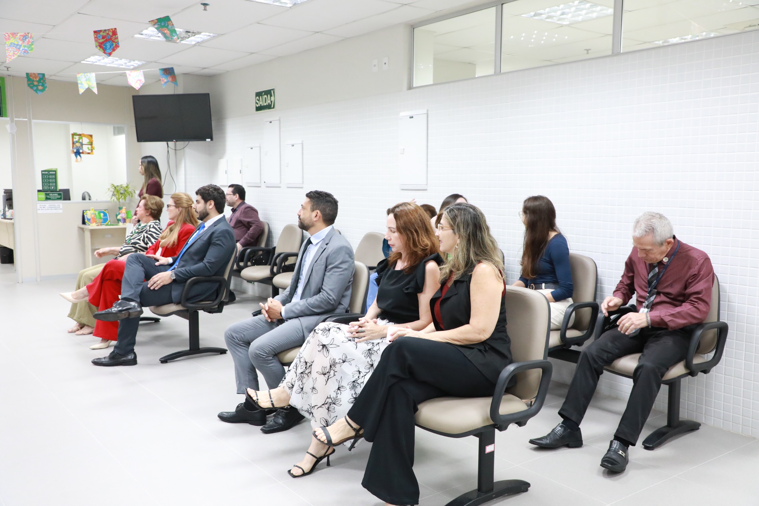 Foto em ambiente fechado mostrando servidores e magistrados durante a abertura da Semana da Pauta Verde.