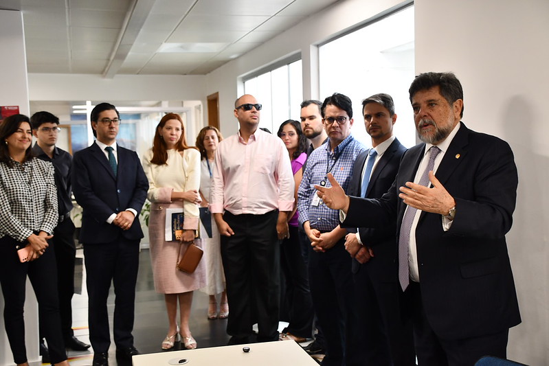 Ministro em visita ao Cejusc.