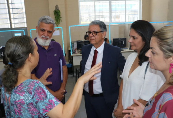Ministro do TST Lelio Bentes Corrêa visita o Cipop Rua/RJ