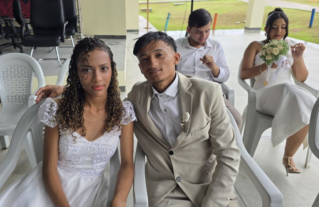 casal posando para foto