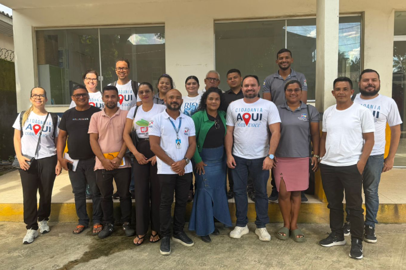 Comitiva na Região do Marajó ouvindo os órgãos e a população local