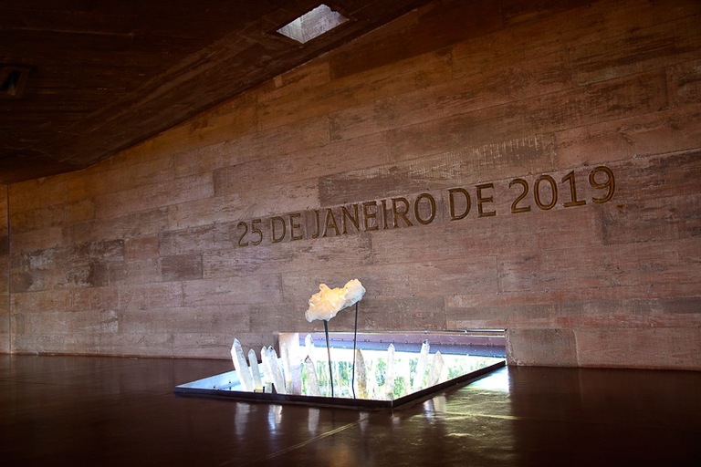 Foto do memorial às vitimas do tragédia.