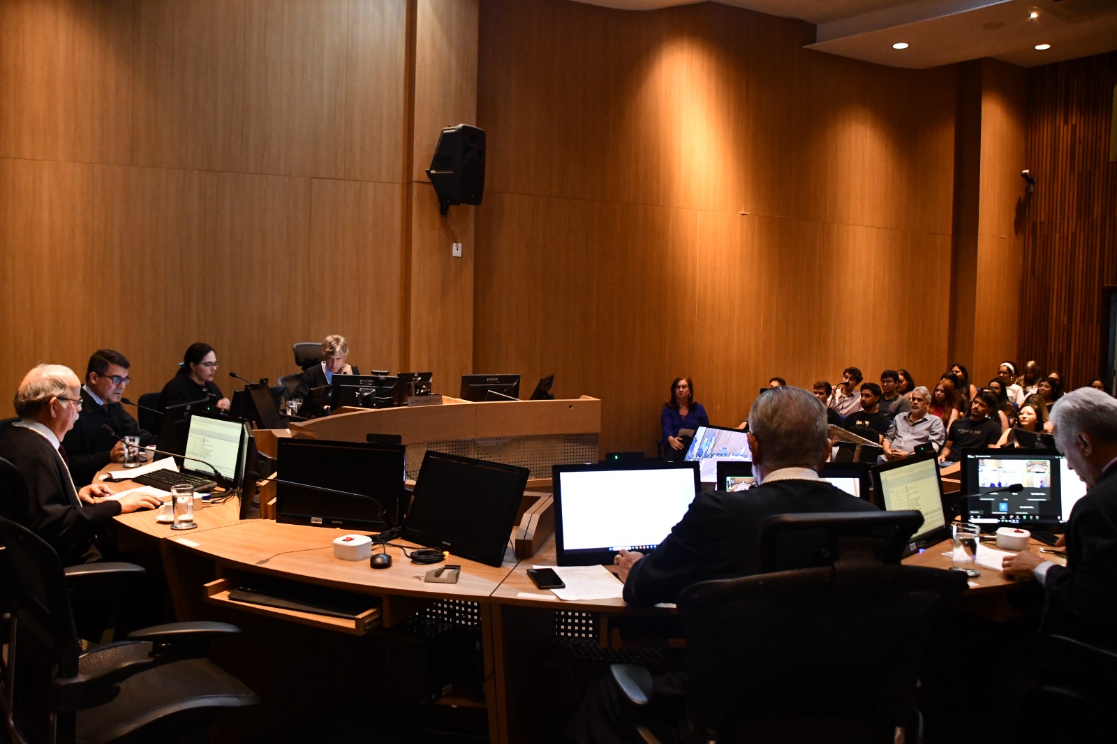 TRT/MS realiza sessões itinerantes e debate Inteligência Artificial e Crise Climática em Dourados