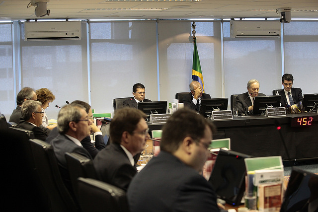 Tribunais devem seguir critérios objetivos para promoção de magistrados