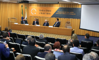 Magistrados aprendem técnicas para localizar bens de empresas que tentam burlar dívidas