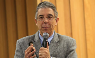 ENTREVISTA - médico fala de depressão relacionada ao ambiente de trabalho