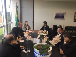 Ministra Kátia Arruda recebe Frente Parlamentar de Apoio ao Protagonismo Infantojuvenil