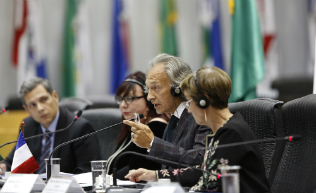 Especialista francês defende gestão cooperativa para promover saúde psíquica no trabalho