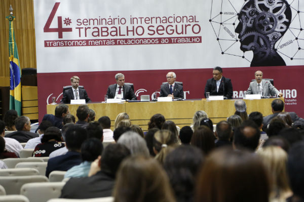 Especialistas da saúde debatem nexo causal dos transtornos mentais do trabalho