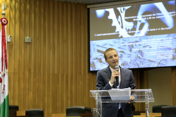 Especialista italiano fala sobre experiência europeia no enfrentamento de transtornos mentais