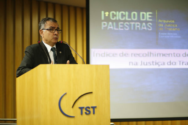 Importância da gestão documental é debatida no 1o Ciclo de Palestras de Arquivos da JT