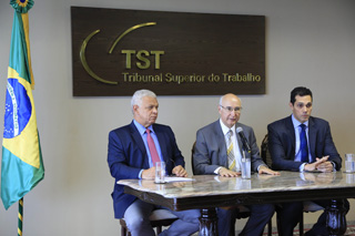 Presidente do TST recebe oficialmente projeto de implantação do PJe no Tribunal