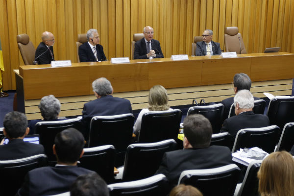 Presidente do CSJT autoriza nomeação de concursados para 583 vagas na JT em reunião do Coleprecor