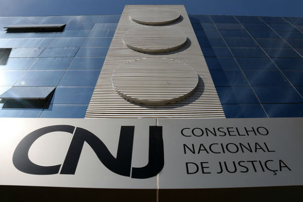 Juízes do Trabalho podem interromper férias para curso de escola oficial