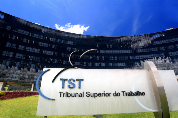 Comissão de Documentação recebe sugestões de artigos para a Revista do TST