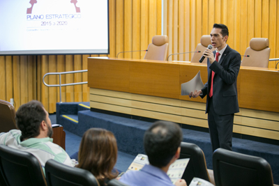 Coordenadoria de Gestão Estratégica apresenta relatório de resultados e discute metas com representantes das unidades