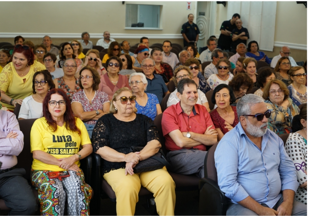 Professores fazem acordo de R$ 111 milhões na maior conciliação trabalhista da história do Ceará