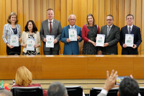 Manual do Programa de Combate ao Trabalho infantil é lançado em reunião de gestores