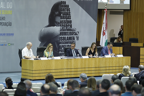 Promoção da paz e caminhos da não violência são temas do último dia do Seminário Trabalho Seguro